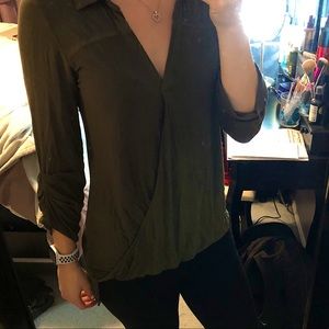 Adorable wrap front quarter sleeve!